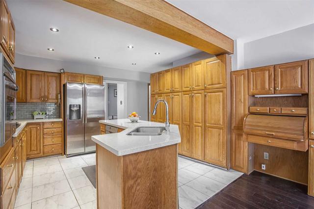 27 Tristan Cres, House detached with 4 bedrooms, 4 bathrooms and 4 parking in Toronto ON | Image 4