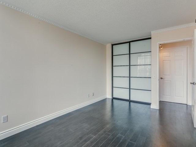 ph110 - 81 Townsgate Dr, Condo with 2 bedrooms, 1 bathrooms and 1 parking in Vaughan ON | Image 3