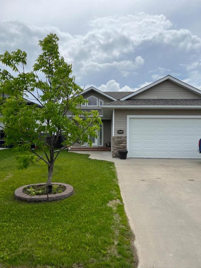 8625 118 Avenue, House detached with 5 bedrooms, 3 bathrooms and 4 parking in Greenview No. 16 AB | Image 2
