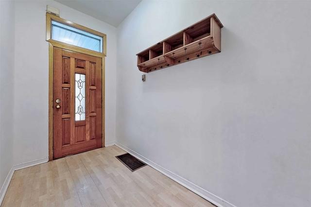 upper - 370 Delaware Ave, House semidetached with 2 bedrooms, 1 bathrooms and 0 parking in Toronto ON | Image 16