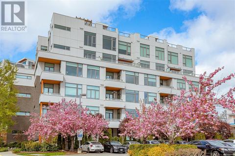 205 - 1216 Carlisle Ave, Condo with 1 bedrooms, 1 bathrooms and 1 parking in Esquimalt BC | Card Image