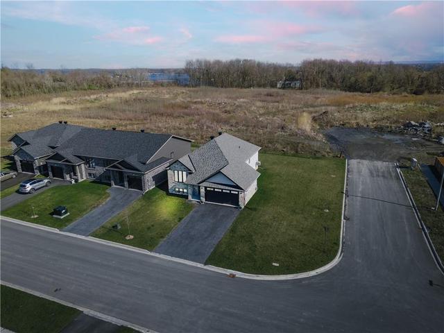 2328 Crewson Court, House detached with 4 bedrooms, 2 bathrooms and 4 parking in Cornwall ON | Image 2