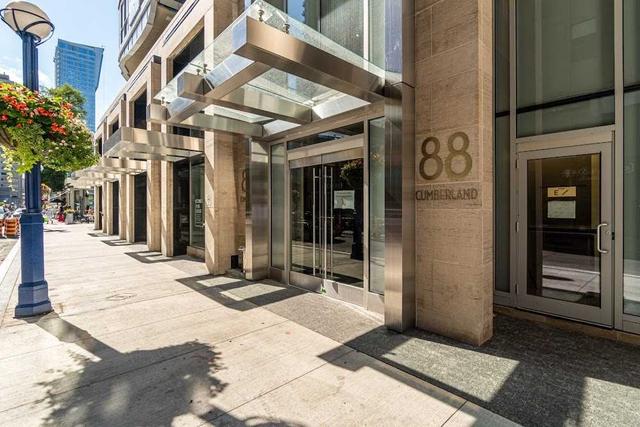 802 - 88 Cumberland St, Condo with 2 bedrooms, 2 bathrooms and 0 parking in Toronto ON | Image 12