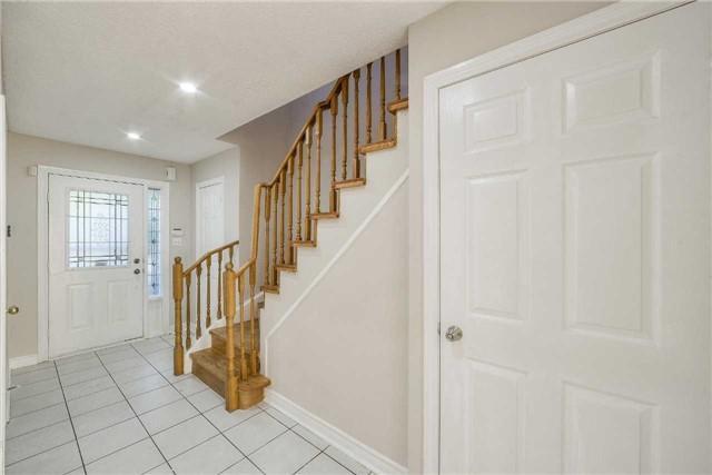 8 Twin Pines Cres, House detached with 3 bedrooms, 4 bathrooms and 3 parking in Brampton ON | Image 2