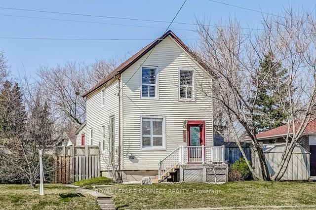 228 Park Rd N, House detached with 3 bedrooms, 1 bathrooms and 6 parking in Oshawa ON | Image 1