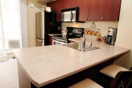 111 - 870 Jane St, Townhouse with 2 bedrooms, 2 bathrooms and 1 parking in Toronto ON | Image 6