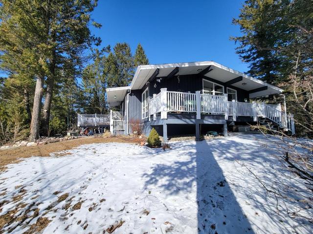 8096 Duby Road, House detached with 3 bedrooms, 2 bathrooms and null parking in East Kootenay G BC | Image 11