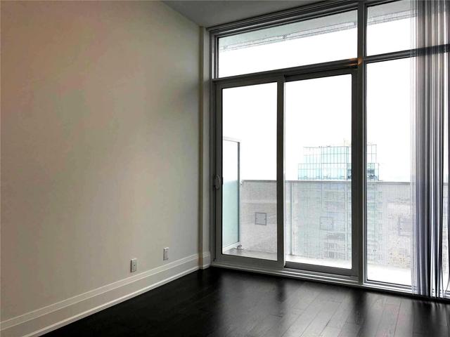 Sph201 - 100 Harbour St, Condo with 2 bedrooms, 3 bathrooms and 1 parking in Toronto ON | Image 6