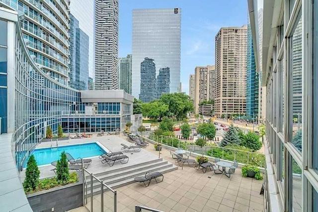 503 - 208 Queens Quay W, Condo with 2 bedrooms, 2 bathrooms and 1 parking in Toronto ON | Image 6