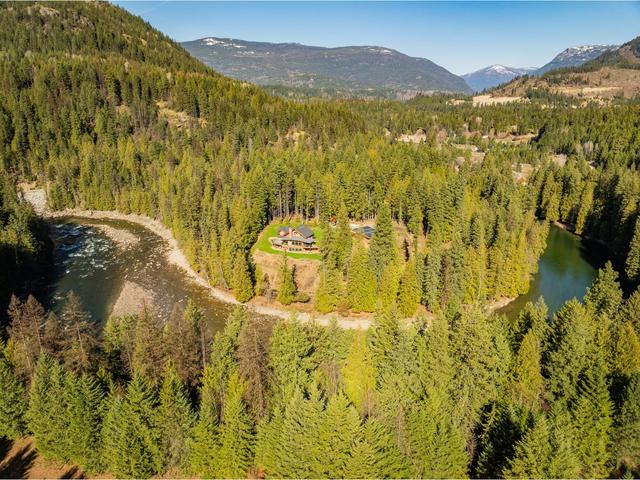 2621 Highway 3a, House detached with 2 bedrooms, 1 bathrooms and null parking in Central Kootenay I BC | Image 32