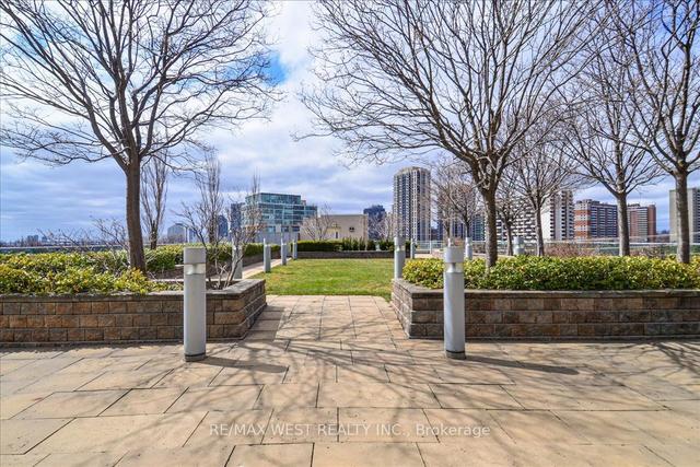 1004 - 3391 Bloor St W, Condo with 2 bedrooms, 2 bathrooms and 1 parking in Toronto ON | Image 2