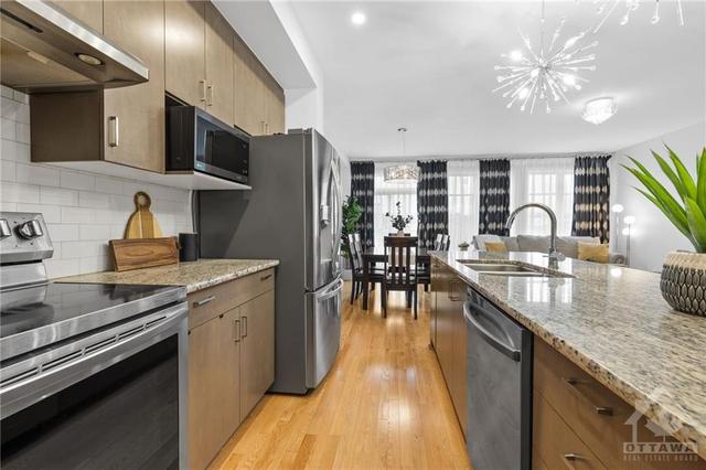 636 Vivera Place, Townhouse with 3 bedrooms, 3 bathrooms and 2 parking in Ottawa ON | Image 5