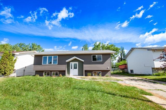 9106 99 Avenue, House detached with 3 bedrooms, 2 bathrooms and 2 parking in Sexsmith AB | Image 2