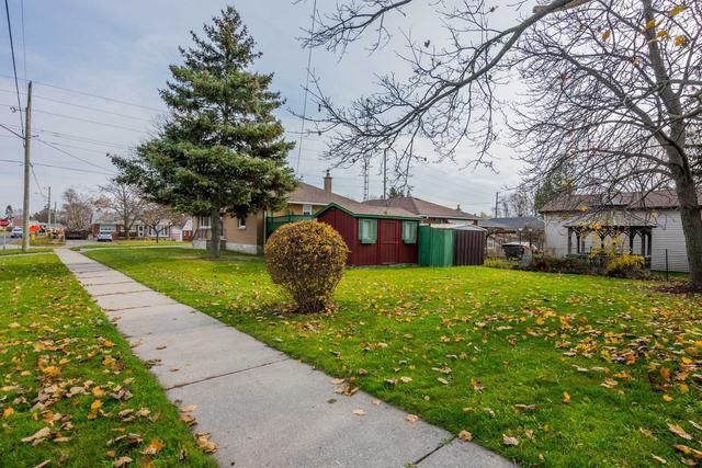 137 Southlawn Ave, House detached with 3 bedrooms, 2 bathrooms and 4 parking in Oshawa ON | Image 10