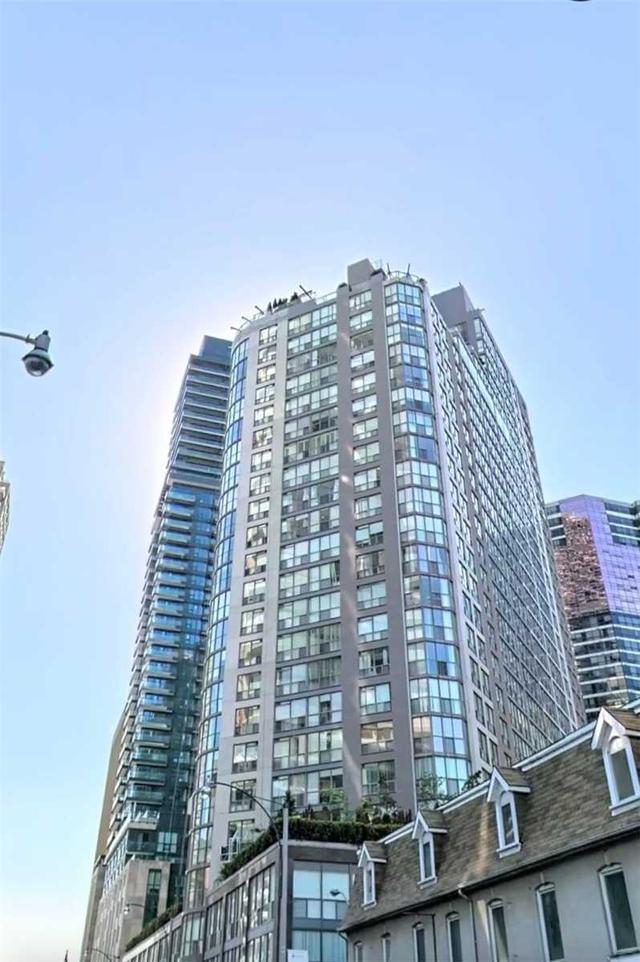 811 - 24 Wellesley St W, Condo with 2 bedrooms, 2 bathrooms and 1 parking in Toronto ON | Image 1