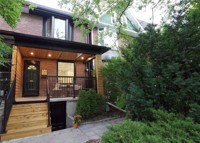 136 Ellsworth Ave, House semidetached with 3 bedrooms, 3 bathrooms and 1 parking in Toronto ON | Image 1