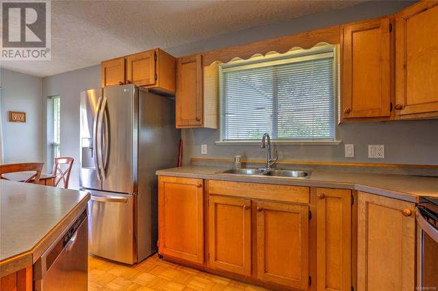 150 & 160 Gravelle Pl, House detached with 4 bedrooms, 2 bathrooms and 3 parking in Lake Cowichan BC | Image 12