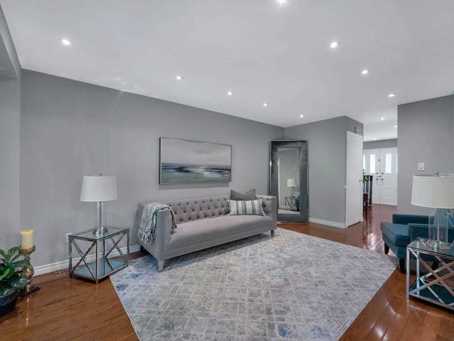 54 Bishop Cres, House detached with 3 bedrooms, 4 bathrooms and 6 parking in Markham ON | Image 9