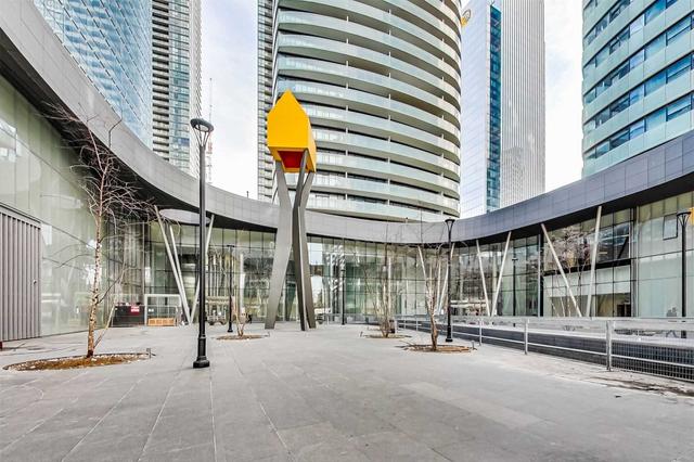 507 - 12 York St, Condo with 2 bedrooms, 2 bathrooms and 1 parking in Toronto ON | Image 2
