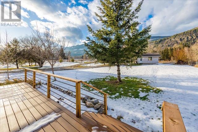 2269 Solsqua Road, House detached with 2 bedrooms, 2 bathrooms and 22 parking in Columbia Shuswap E BC | Image 28