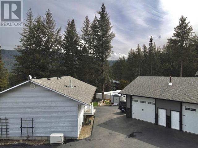 2454 Leisure Road, House detached with 4 bedrooms, 2 bathrooms and 2 parking in Columbia Shuswap C BC | Image 63