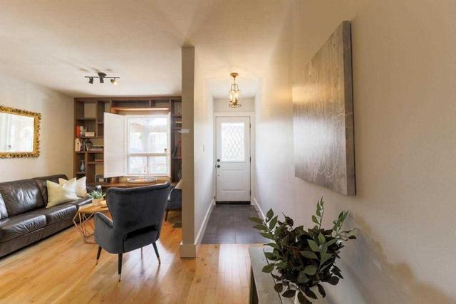 293 Earlscourt Ave, House detached with 2 bedrooms, 2 bathrooms and 2 parking in Toronto ON | Image 3