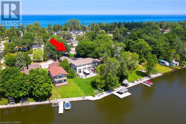 211 Old Mosley Street, House detached with 9 bedrooms, 7 bathrooms and null parking in Wasaga Beach ON | Image 1
