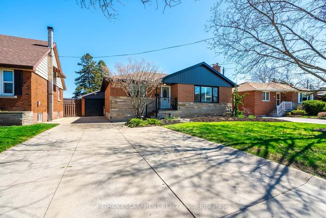 181 Erin Ave, House detached with 3 bedrooms, 2 bathrooms and 4 parking in Hamilton ON | Image 1