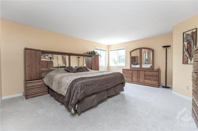 28 Thresher Avenue, House detached with 4 bedrooms, 3 bathrooms and 6 parking in Ottawa ON | Image 19