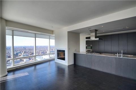 4101 - 180 University Ave, Condo with 2 bedrooms, 3 bathrooms and 1 parking in Toronto ON | Image 3