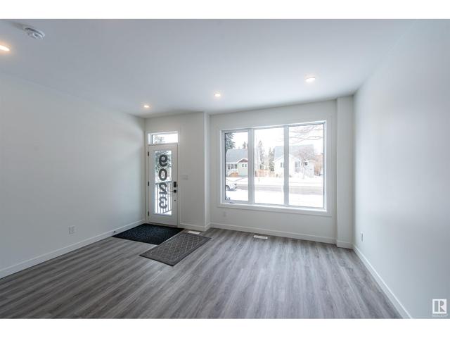 9023 92 St Nw, House semidetached with 3 bedrooms, 3 bathrooms and 2 parking in Edmonton AB | Image 5