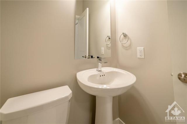 722 Twist Way, Townhouse with 3 bedrooms, 3 bathrooms and 2 parking in Ottawa ON | Image 4