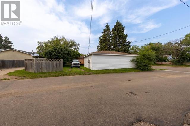 4736 43 Street, House detached with 3 bedrooms, 1 bathrooms and 2 parking in Lloydminster (Part) SK | Image 29