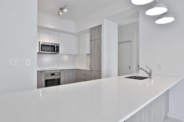 th 103 - 223 St Clair Ave W, Townhouse with 3 bedrooms, 3 bathrooms and 1 parking in Toronto ON | Image 2