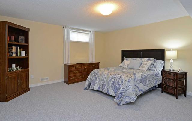 203 Ryerson Cres, House detached with 2 bedrooms, 3 bathrooms and 6 parking in Oshawa ON | Image 13