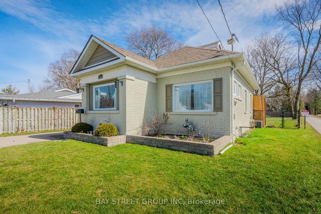 136 Woolwich St, House detached with 2 bedrooms, 1 bathrooms and 4 parking in Kitchener ON | Image 23