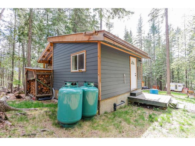 5745 Longbeach Road, House detached with 0 bedrooms, 0 bathrooms and 6 parking in Central Kootenay E BC | Image 5