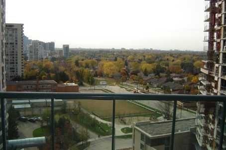 1505 - 7 Lorraine Dr, Condo with 3 bedrooms, 2 bathrooms and 1 parking in Toronto ON | Image 3