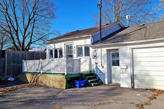 747 Park St S, House detached with 2 bedrooms, 2 bathrooms and 35 parking in Peterborough ON | Image 1