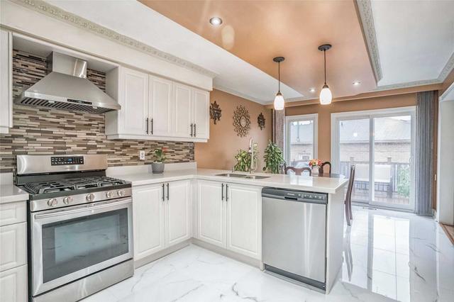157 Hupfield Tr, House detached with 4 bedrooms, 4 bathrooms and 6 parking in Toronto ON | Image 7