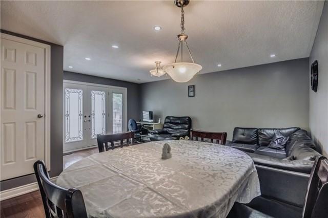 6 Furlong Crt, House detached with 3 bedrooms, 4 bathrooms and 2 parking in Toronto ON | Image 3
