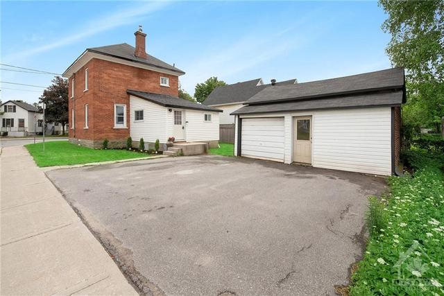 8 Cornelia Street W, House detached with 3 bedrooms, 2 bathrooms and 4 parking in Smiths Falls ON | Image 23