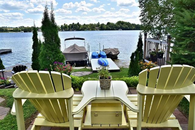 52 Charlore Park Dr, House detached with 2 bedrooms, 1 bathrooms and 6 parking in Kawartha Lakes ON | Image 4