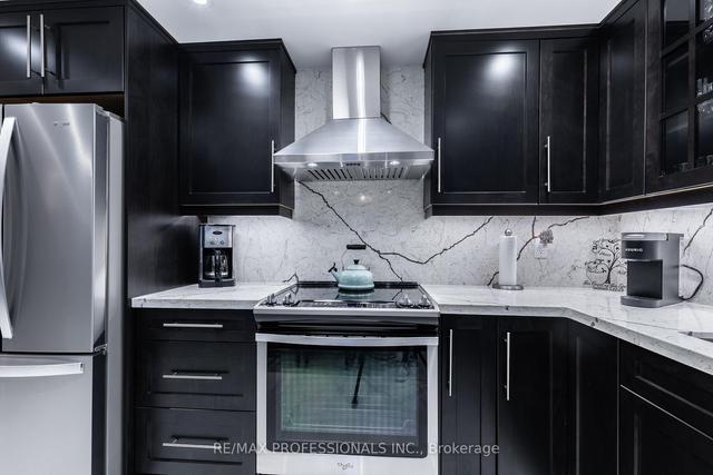 102 - 40 Old Mill Rd, Condo with 2 bedrooms, 2 bathrooms and 1 parking in Toronto ON | Image 2