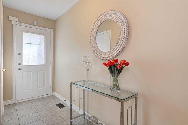 6387 Spinnaker Circ, Townhouse with 3 bedrooms, 4 bathrooms and 2 parking in Mississauga ON | Image 12