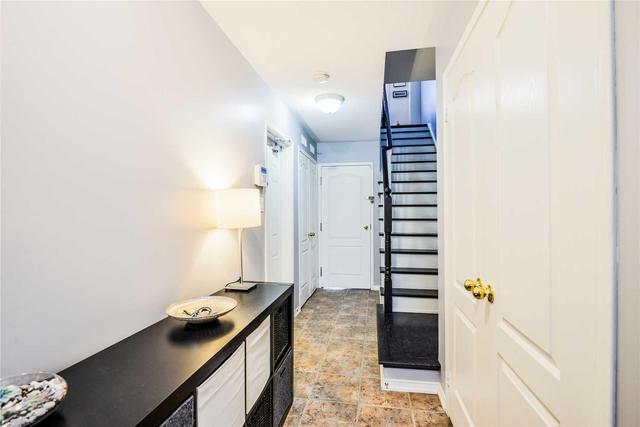 4 - 2390 Parkhaven Blvd, Townhouse with 3 bedrooms, 4 bathrooms and 2 parking in Oakville ON | Image 2