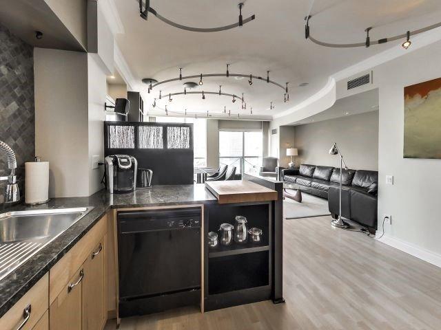 1209 - 75 Dalhousie St, Condo with 1 bedrooms, 1 bathrooms and 1 parking in Toronto ON | Image 4