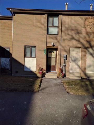 67 Fleetwood Cres, Townhouse with 3 bedrooms, 2 bathrooms and 1 parking in Brampton ON | Image 1