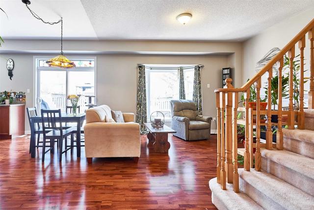 1055 Songbird Dr, House detached with 5 bedrooms, 3 bathrooms and 6 parking in Oshawa ON | Image 4