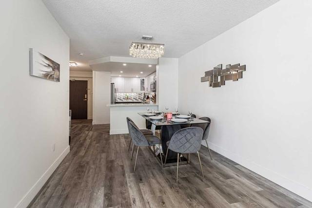 1801 - 350 Alton Towers Circ, Condo with 2 bedrooms, 2 bathrooms and 1 parking in Toronto ON | Image 3